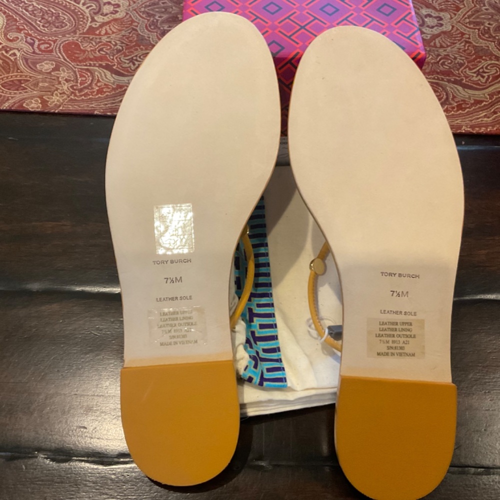 TORY BURCH Goldenrod Capri Thong Sandals Size 7.5 MSRP$268, BNIB, must h… - Picture 4 of 4